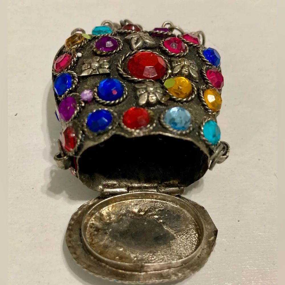 🔥HP🔥 VTG Small Sajai Metal Coin Purse With Stones Patina Missing one dangle